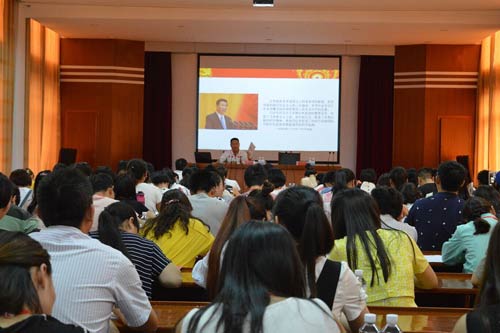 朱萬(wàn)峰院長(cháng)受邀出席紅色旅游經(jīng)典景區導游員講解員培訓班并授課