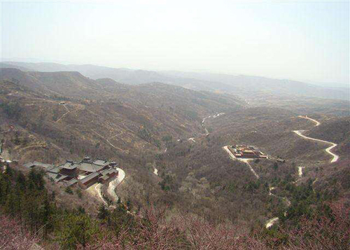 北京九鼎輝煌旅游發(fā)展研究朱萬(wàn)峰院長(cháng)赴山西省古交市考察